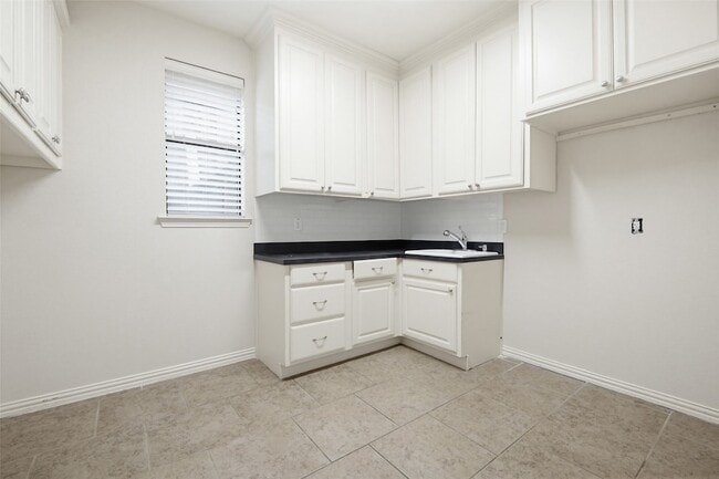 Building Photo - 3205 High Ridge Ct