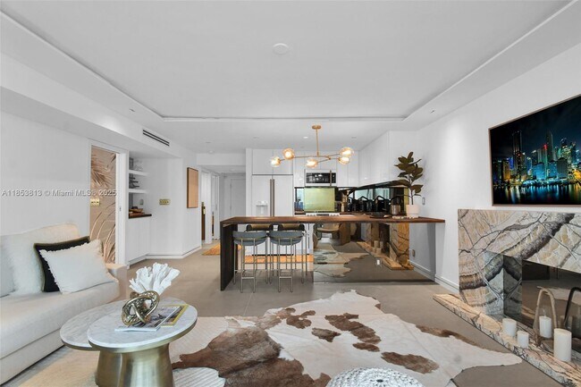 Primary Photo - 2301 Collins Ave