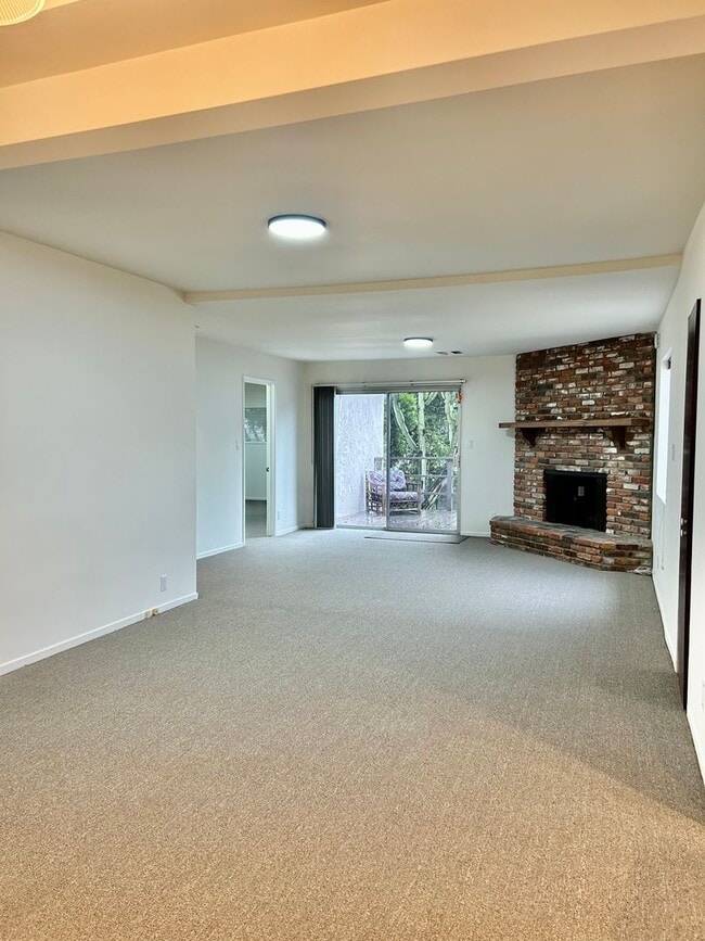 Building Photo - 3 Bed 2 Bath House