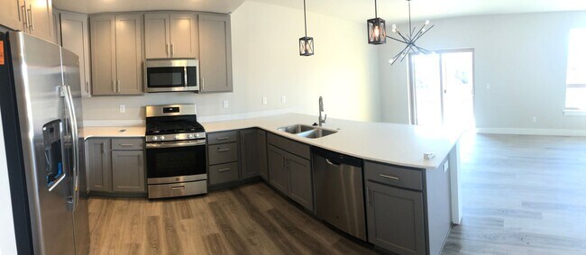 Building Photo - Modern Townhome, Centrally located.