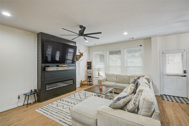 Building Photo - 5312 Latigo Ct