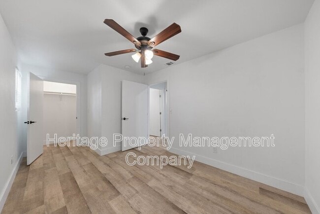 Building Photo - 784 Hill Top Dr