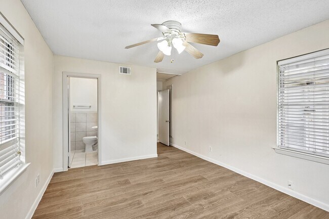 Building Photo - 6401 Rowan Ln