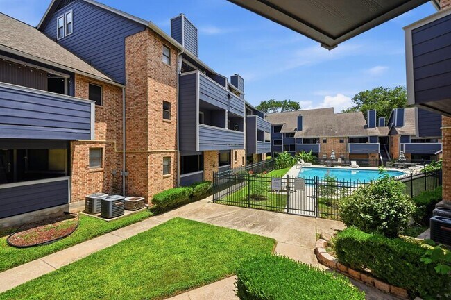 Building Photo - 2500 Burleson Rd