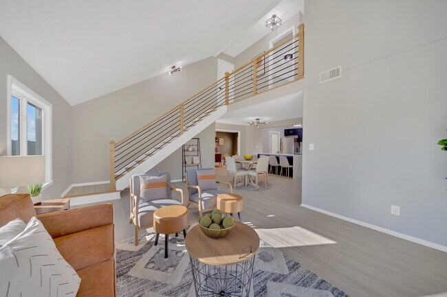 Building Photo - 916 Starling Dr