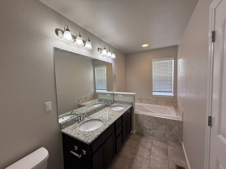 Building Photo - 6743 Phantom Way