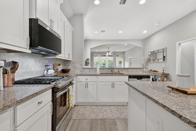 Building Photo - 209 Lacey Oak Lp