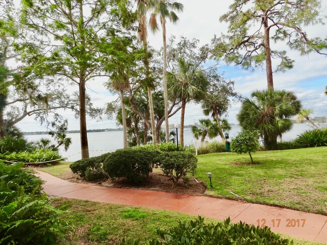 Building Photo - 225 S Tropical Trail
