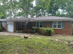 Building Photo - 511 Fleetwood Dr