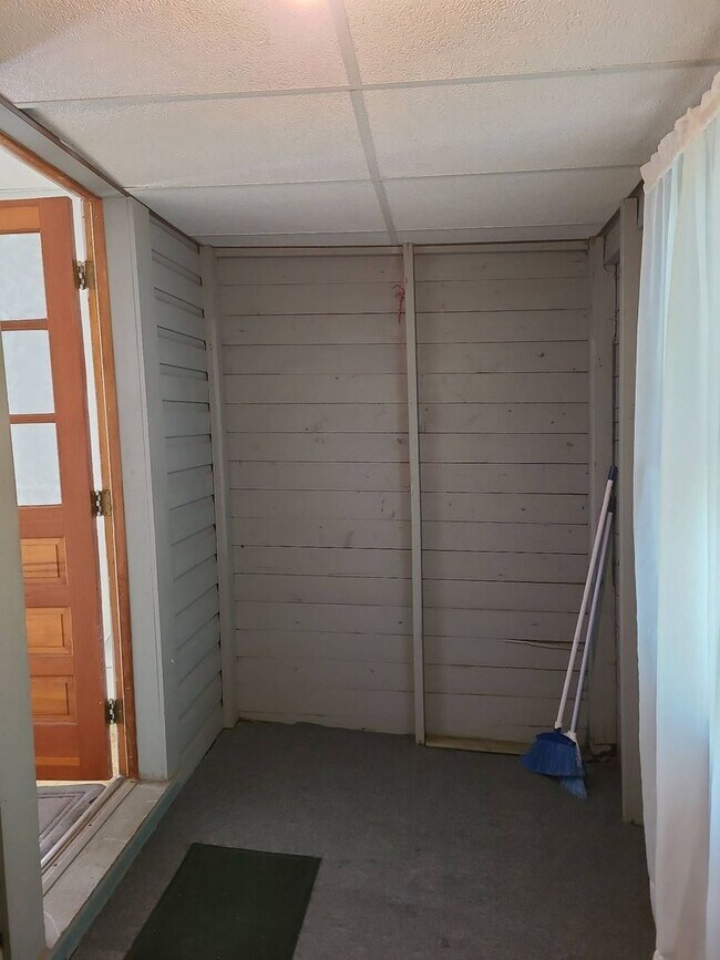 Building Photo - 119 E Burd St