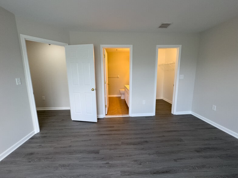 Building Photo - 942 Nittany Ct