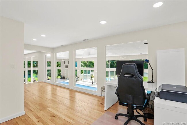 Building Photo - 345 Governors Ln