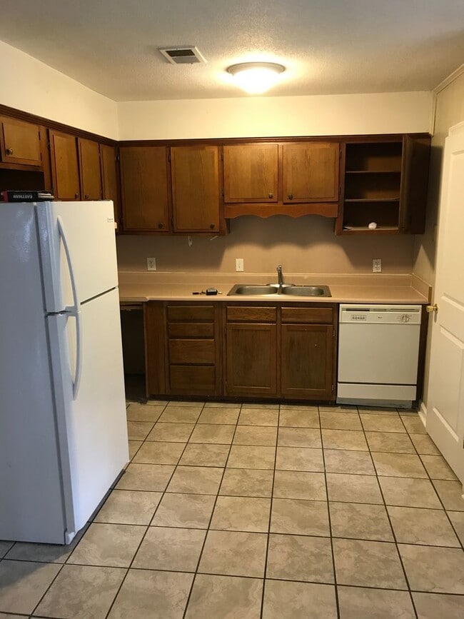 Building Photo - 210 Kilarny Rd