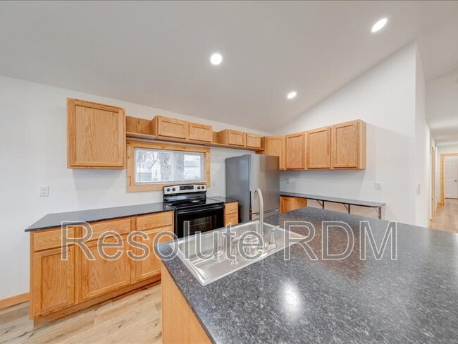 Building Photo - 1252 S Waugh St