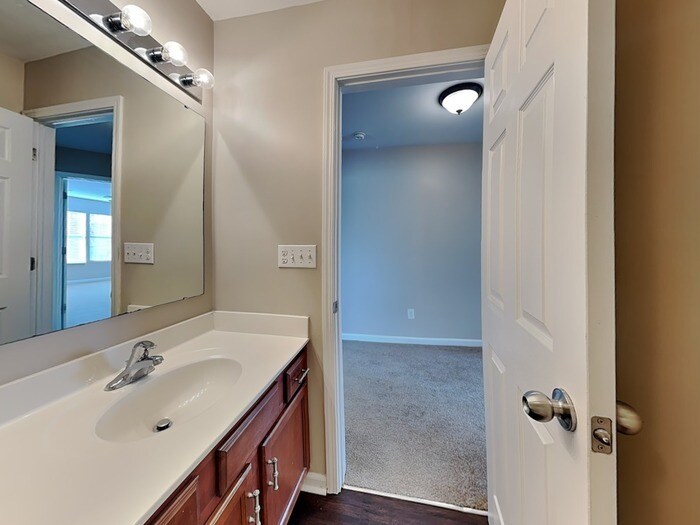 Building Photo - 142 W Cavendish Dr