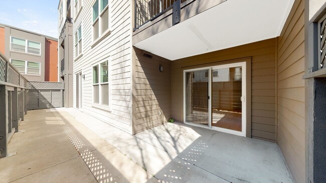 Building Photo - 2 bedroom 2 bathroom condo