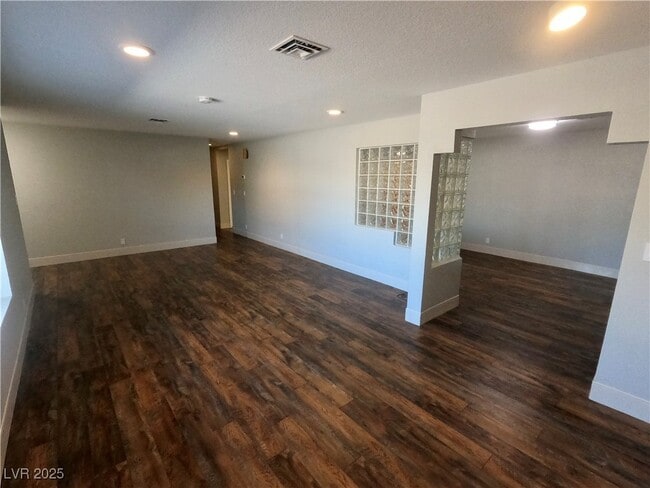 Building Photo - 604 Bonita Ave