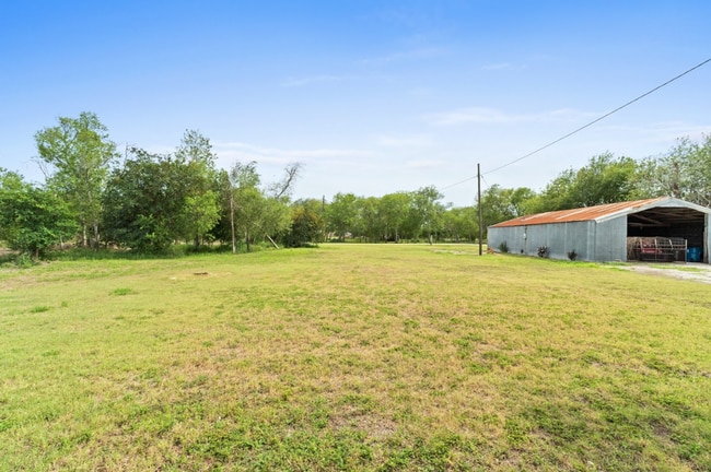 Building Photo - Updated 3-Bed, 2-Bath Home on Private Road...