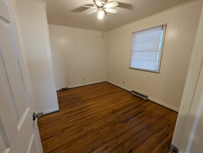 Building Photo - 2712 Kilkare Ave