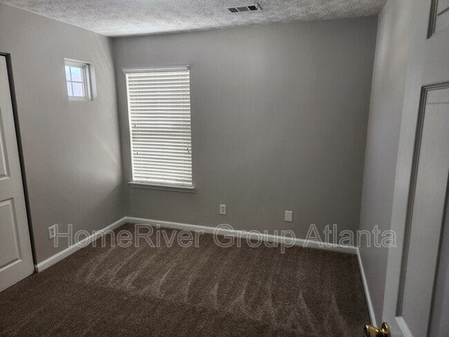 Building Photo - 130 Lake Birch Dr