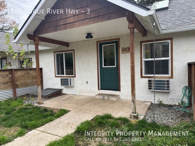 Building Photo - 1860 Rogue River Hwy