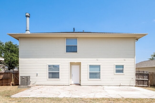 Building Photo - 7931 Evergreen Terrace Ln