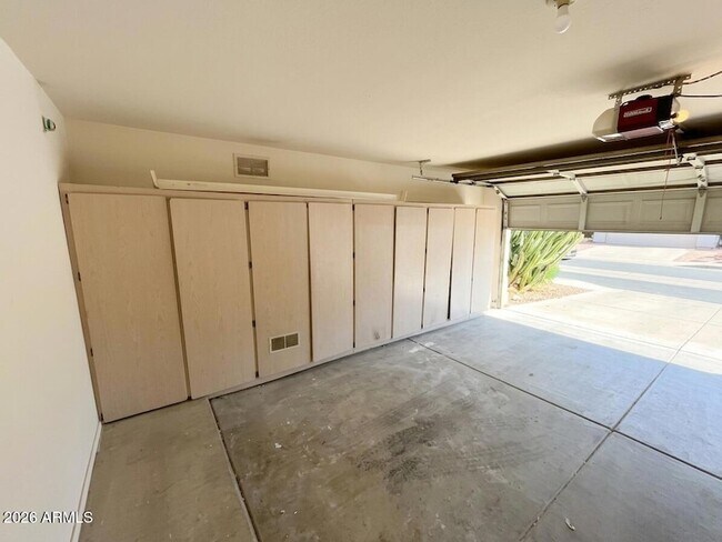 Building Photo - 4148 E Anderson Dr