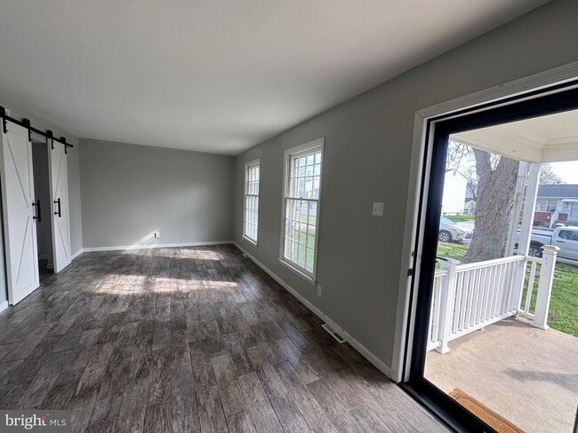 Building Photo - 176 Chapel Dr