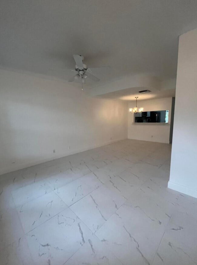 Building Photo - 7870 Dixie Beach Cir