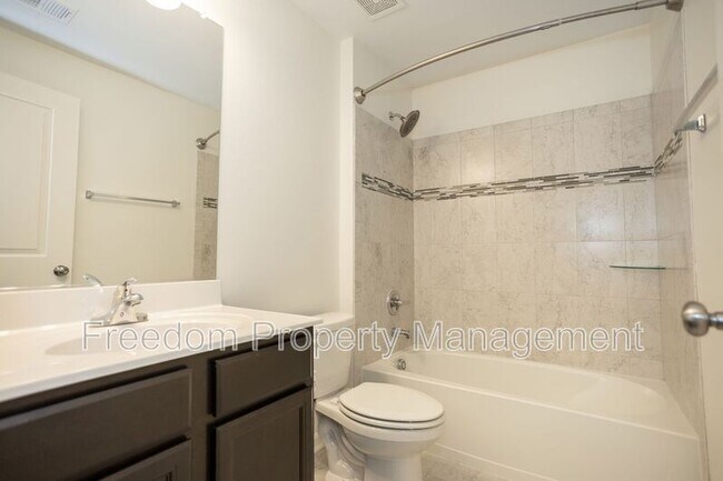 Building Photo - 2425 Morgans Point Dr
