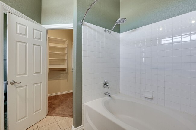 Building Photo - Upgraded Home in Lamplight Gated Community with Pool!