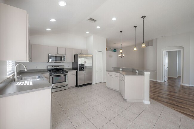 Building Photo - Brandon - 3 Bedroom 2 Bath Home in Gated C...