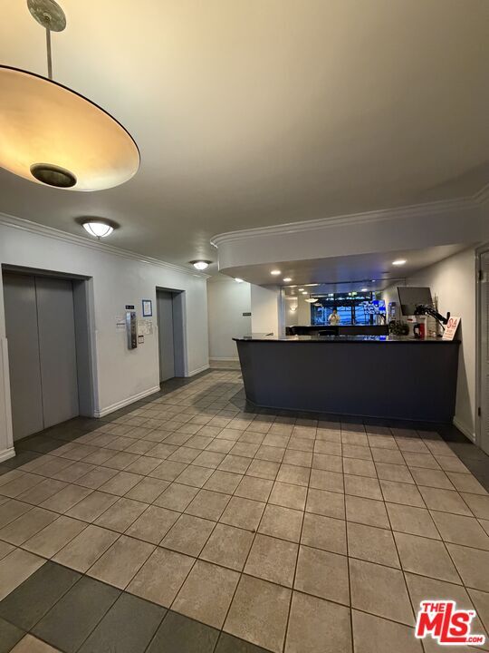 Building Photo - 321 S San Vicente Blvd