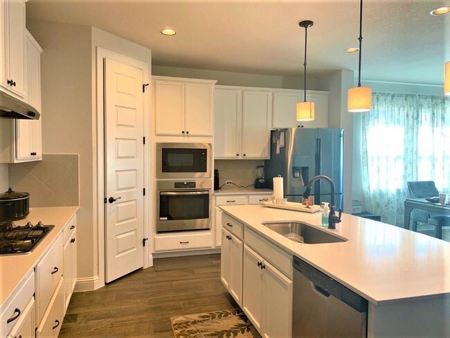 Building Photo - 6654 Verona Pl