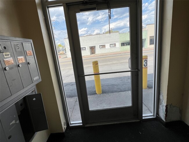 Building Photo - 134 W Main St