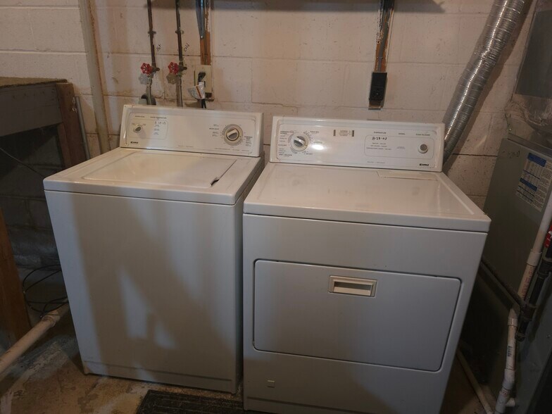 Washer & Dryer - 8097 Weblank Way