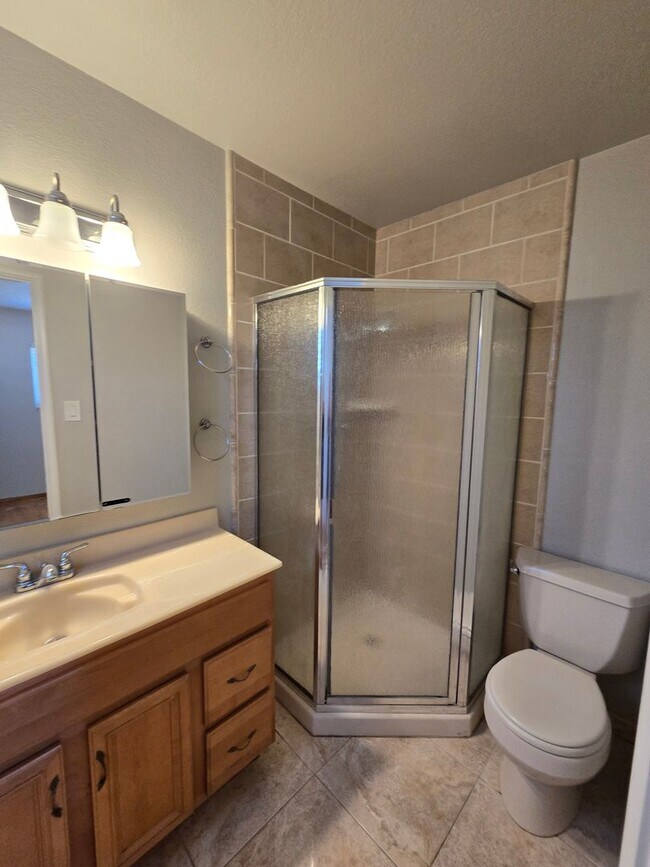 Building Photo - Spacious 4-Bedroom Corner Lot Home $2450.00 per month | Prime Rancho Cordova Location | Available...