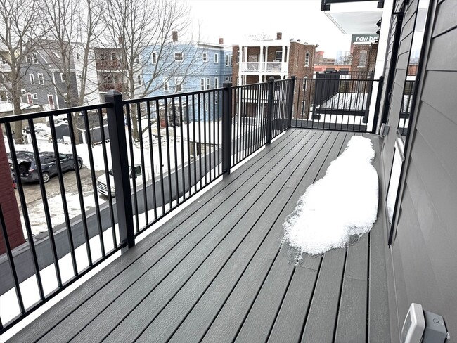 Building Photo - 100 Lincoln St