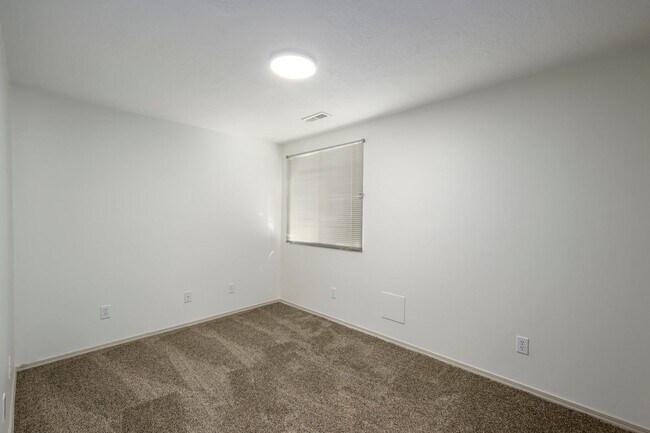 Building Photo - Gorgeous Home in Cottonwood Heights!