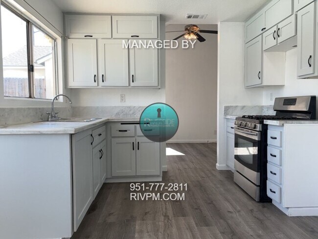 Building Photo - STUNNING POOL HOME IN MORENO VALLEY!! SOLAR INCLUDED!!