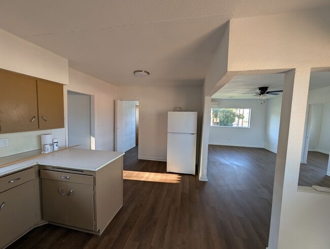 Building Photo - Two Bedroom House Downtown near Shasta High School