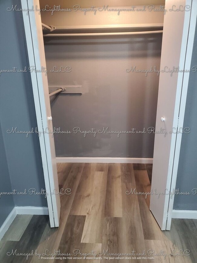 Building Photo - 2 Bedroom / 2 Bathroom Home in Historic Springfield ? Huge Fenced Yard