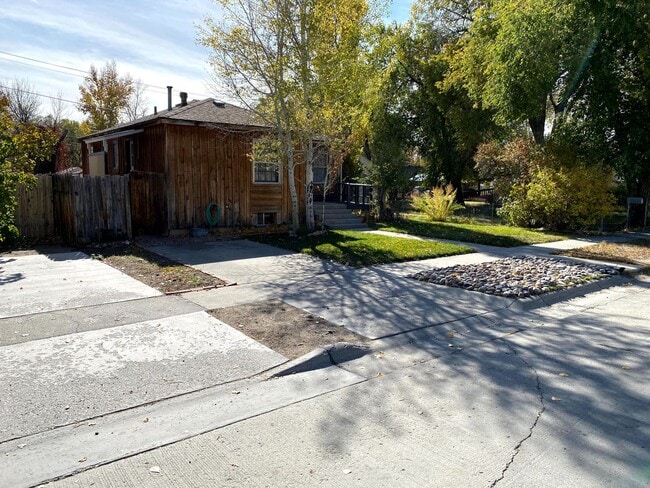 Building Photo - 4 Bedroom 1.5 Bath House with Washer and D...