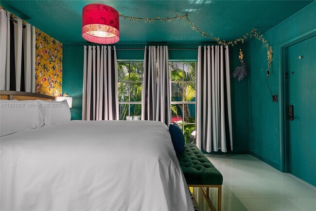 Building Photo - 1007 SE 2nd Ct