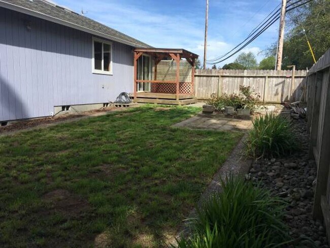 Building Photo - Lovely 3-Bedroom Duplex for Rent in McKinl...