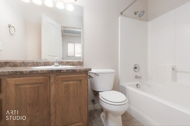 Building Photo - Sky Hawk Townhome