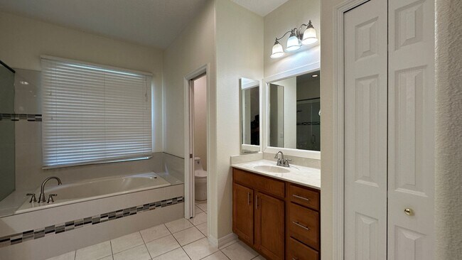 Building Photo - 1653 Cherry Ridge Dr