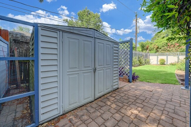 Building Photo - 12811 Ashford Hills Dr