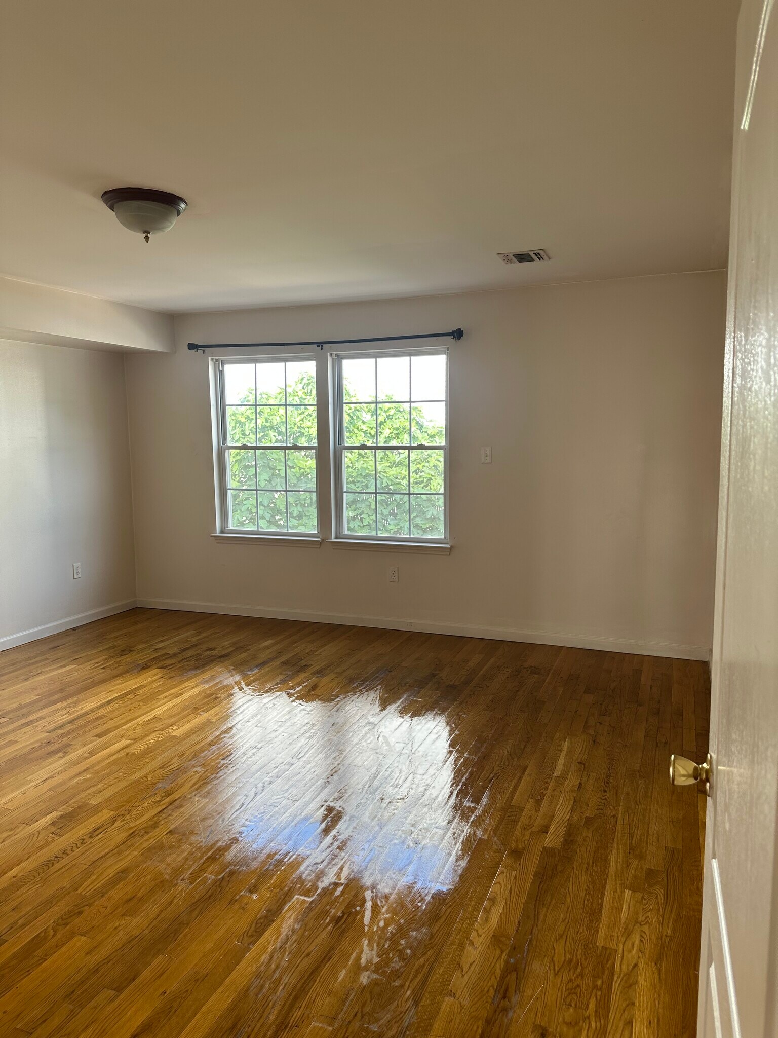 Building Photo - 272 Oraton St