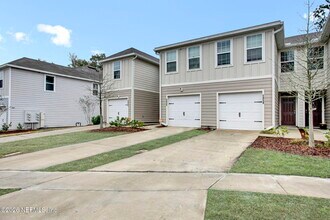 Building Photo - 5958 Creekside Crossing Dr